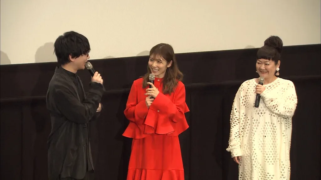 映画「デジモンアドベンチャー LAST EVOLUTION 絆」の完成披露上映会に登壇した（左から）花江夏樹、松岡茉優、坂本千夏