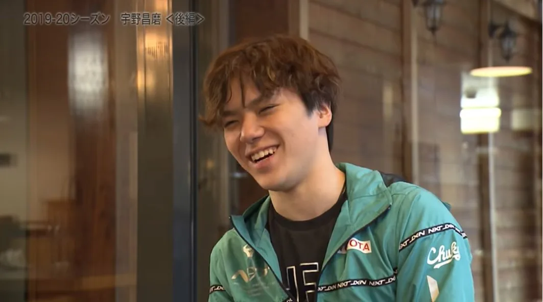 インタビューで笑顔を見せた宇野昌磨選手