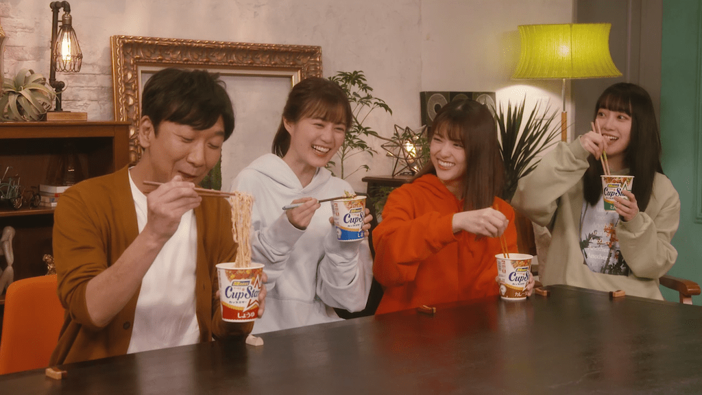 サンヨー食品のWEB動画に出演する乃木坂46と東京03