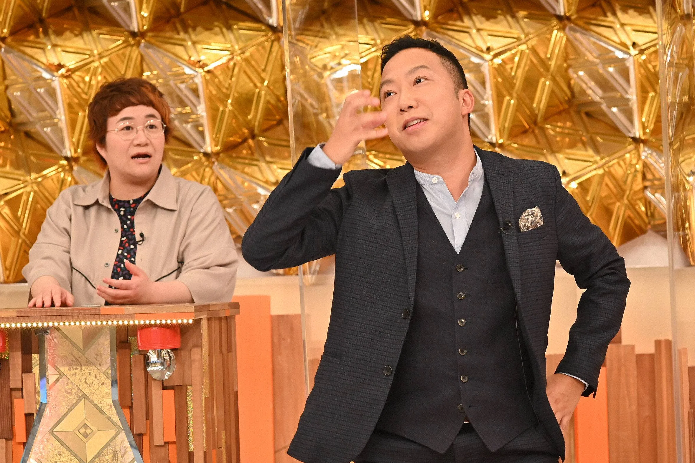 『痛快TV スカッとジャパン』に出演する（左から）近藤春菜、市川猿之助