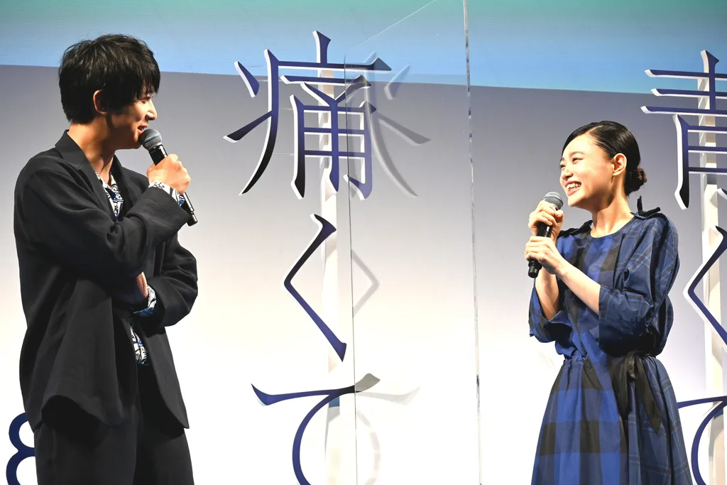 映画「青くて 痛くて 脆い」の公開直前イベントに登壇した吉沢亮、杉咲花