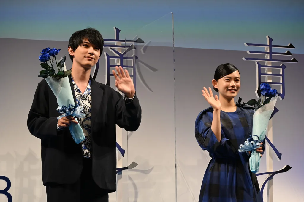 映画「青くて 痛くて 脆い」の公開直前イベントに登壇した吉沢亮、杉咲花
