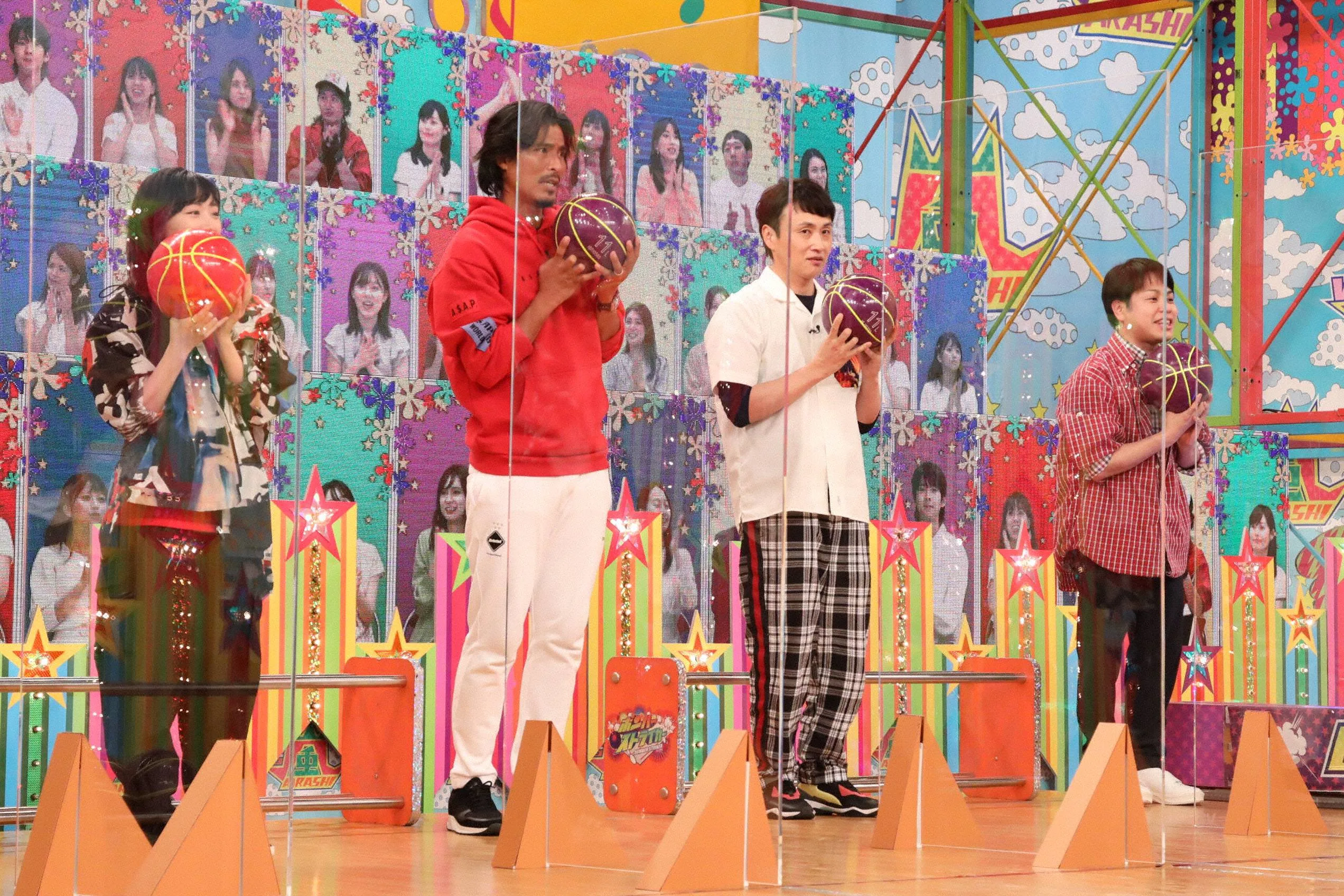 『VS嵐』に出演する（左から）生駒里奈、中澤佑二、児嶋一哉、井上裕介