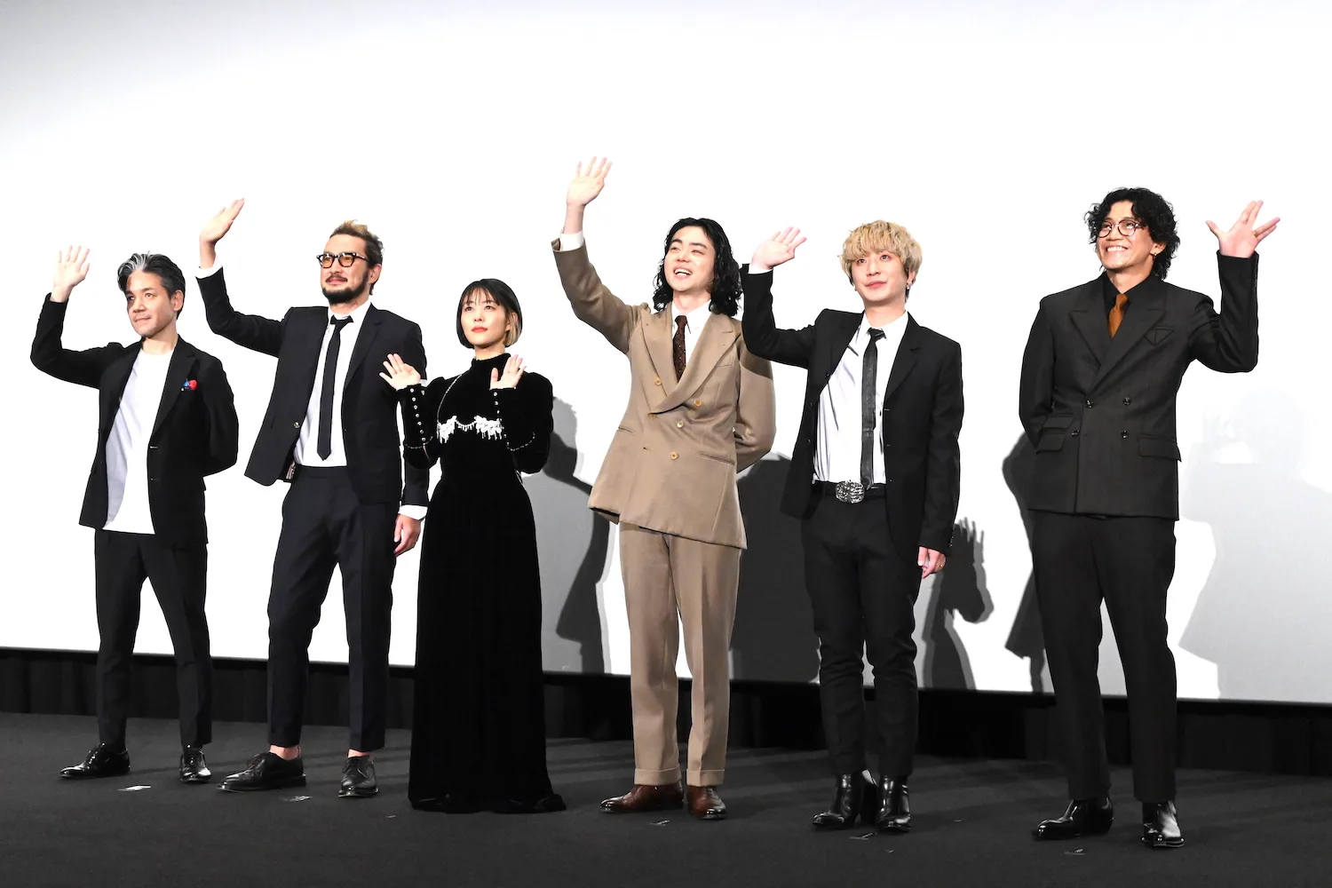 左から）永井聡監督、中村獅童、高畑充希、菅田将暉、Fukase、小栗旬