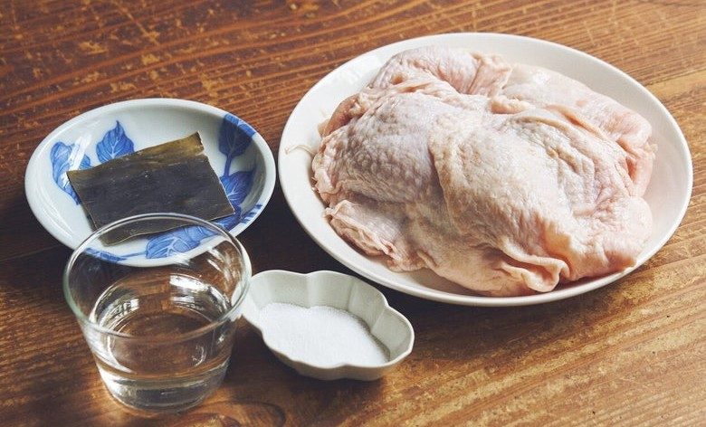 肉loverの感覚レシピ第11回は、蒸し鶏を紹介