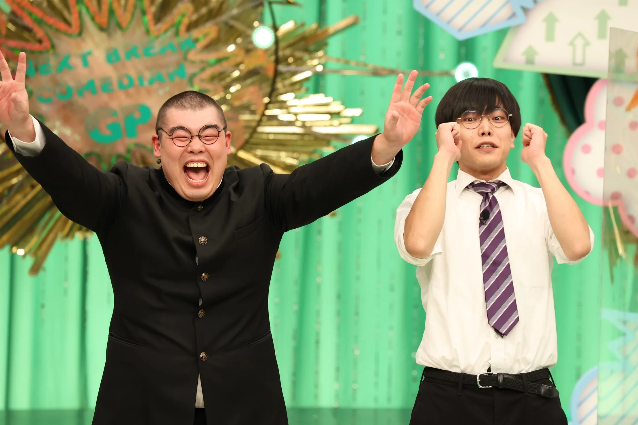 『ツギクル芸人グランプリ2021』で優勝した金の国（左から）渡部おにぎり、桃沢健輔