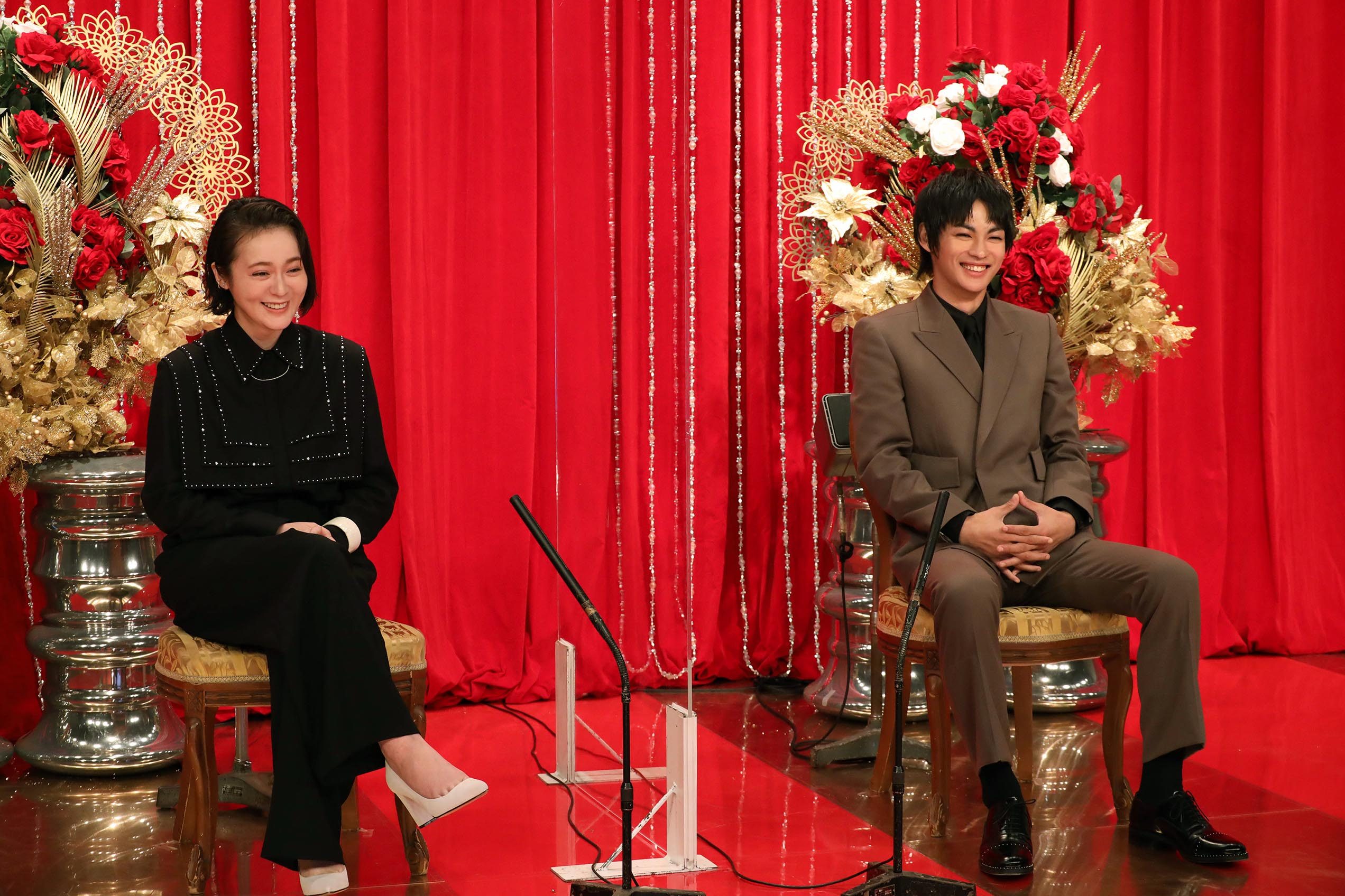 『FNSドラマ対抗 お宝映像アワード』の（左から）貫地谷しほり、神尾楓珠