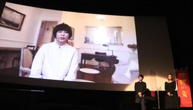 映画「総理の夫」東京・パリ2都市生中継舞台挨拶に登壇した浜田マハ