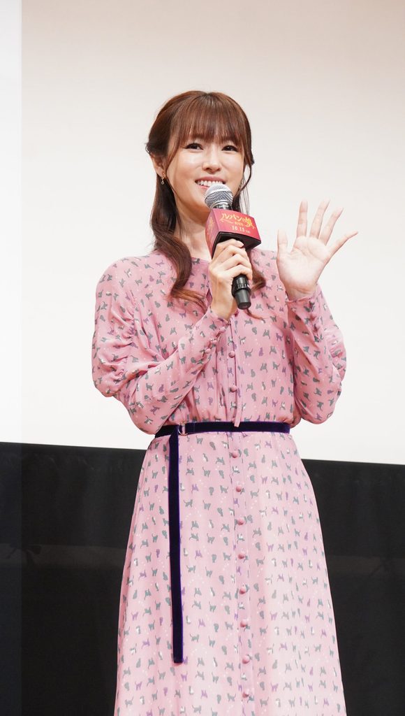 映画「劇場版 ルパンの娘」の舞台挨拶付き親子試写会に登壇した深田恭子