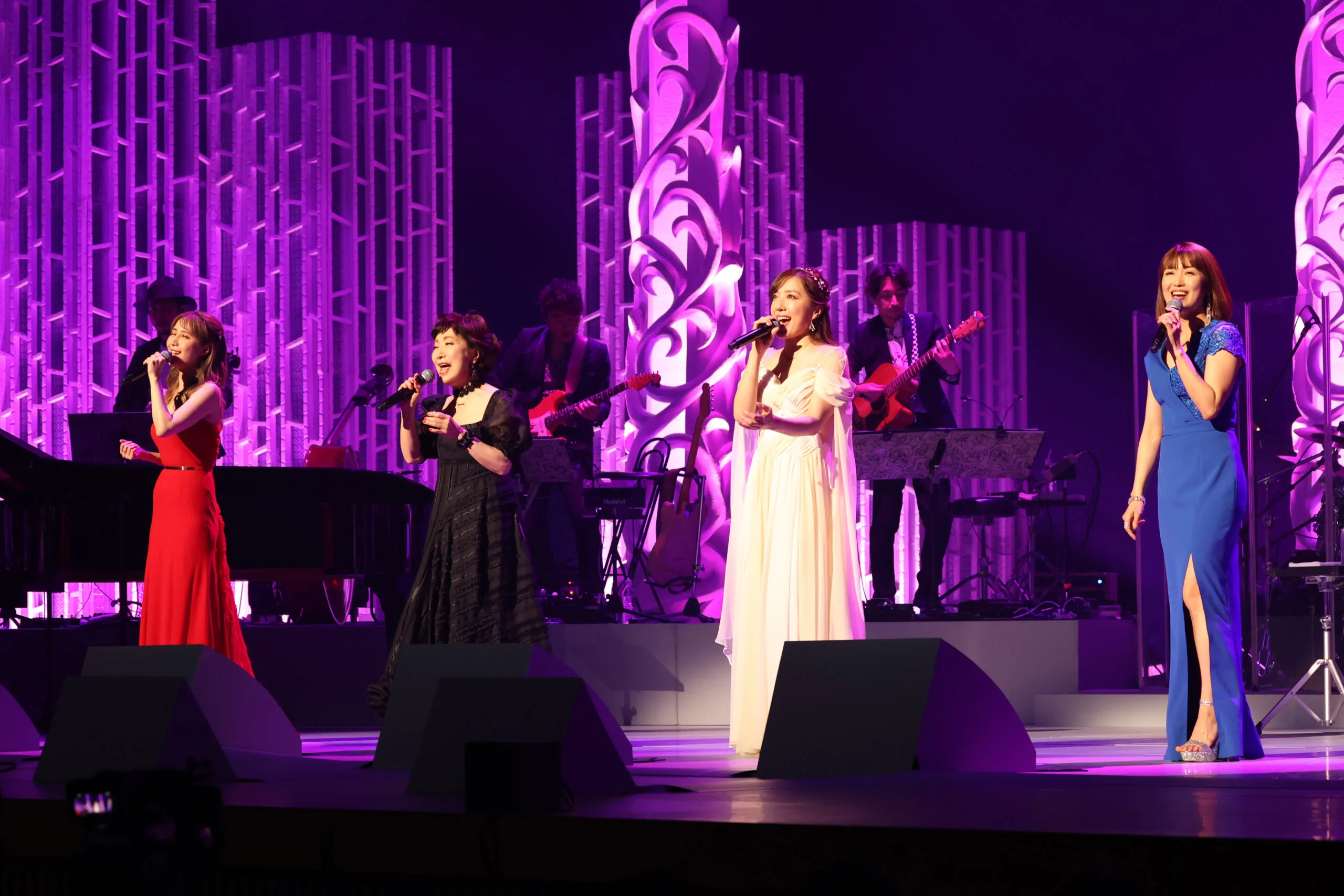 『SHIONOGI MUSIC FAIR』の（左から）サラ・オレイン、森山良子、平原綾香、新妻聖子