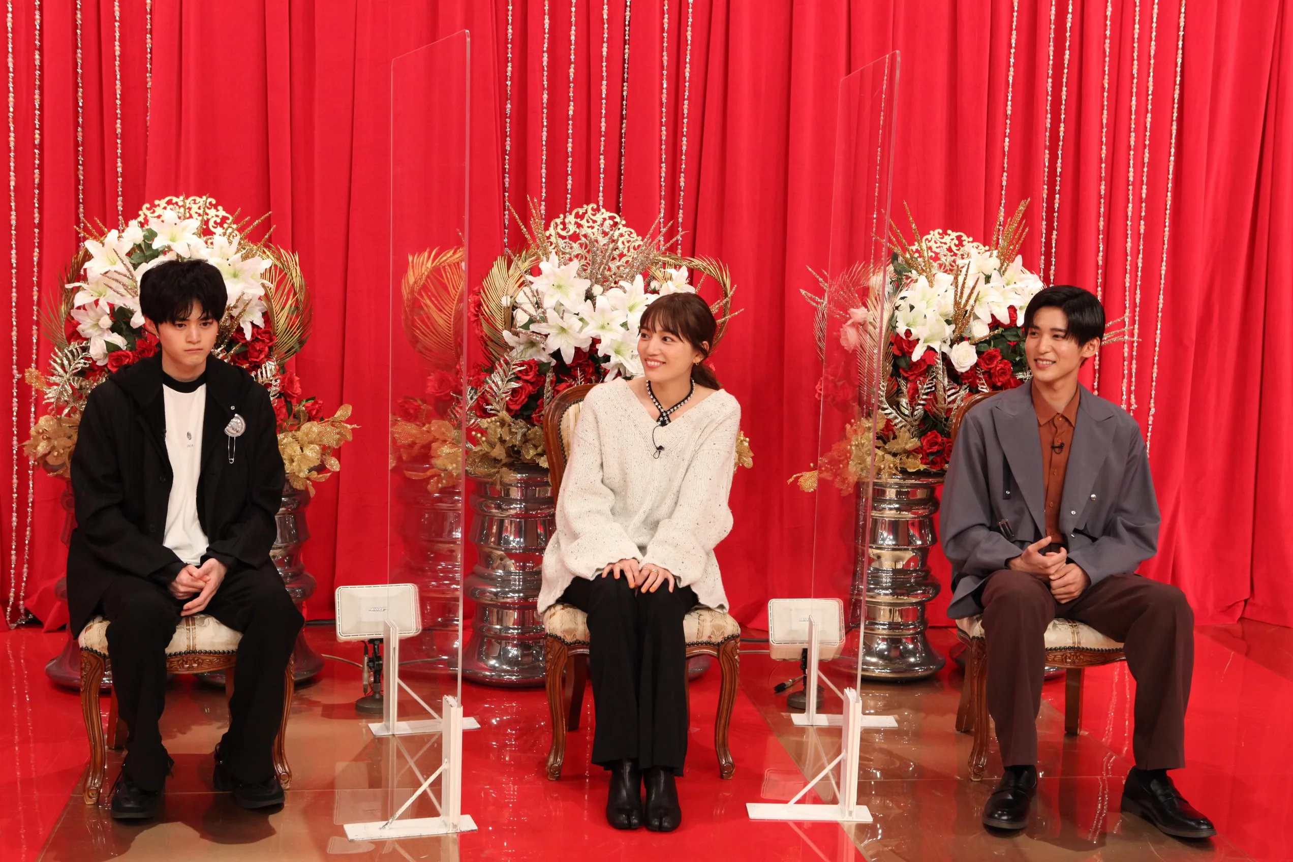 『FNSドラマ対抗お宝映像アワード』の（左から）鈴鹿央士、川口春奈、目黒蓮（Snow Man）