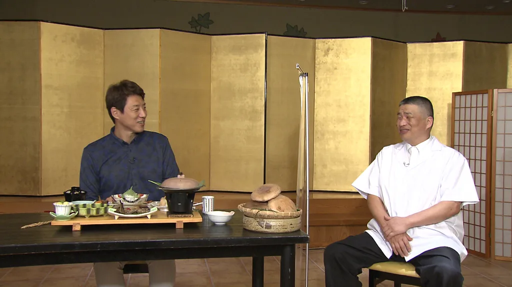 左から）松岡修造さん、「月ヶ谷温泉 月の宿」料理長の奥崎晃一さん