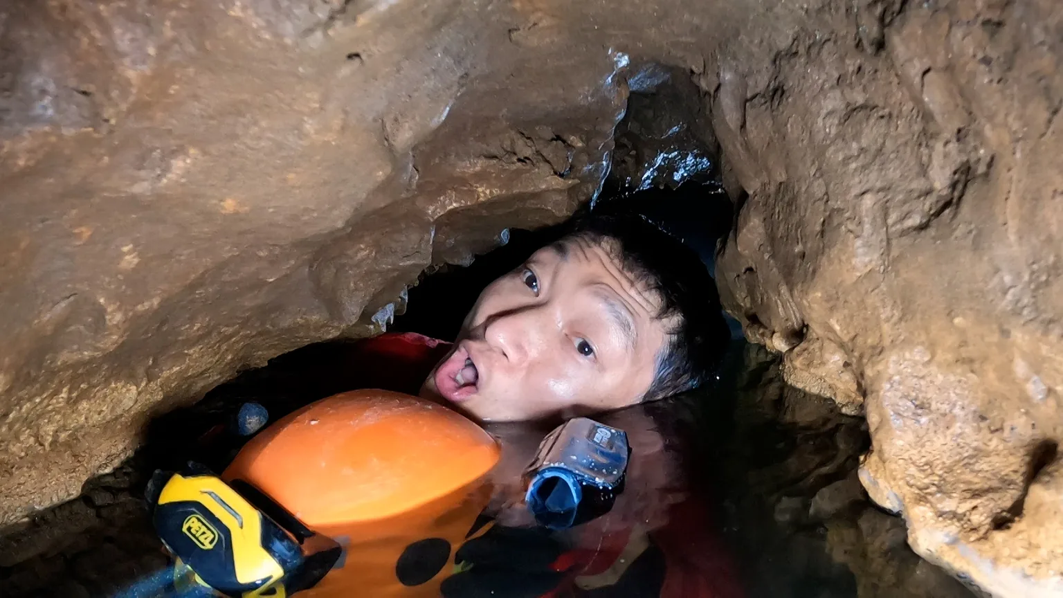 ザブングル加藤が 神の宿る島の激セマ洞窟へ