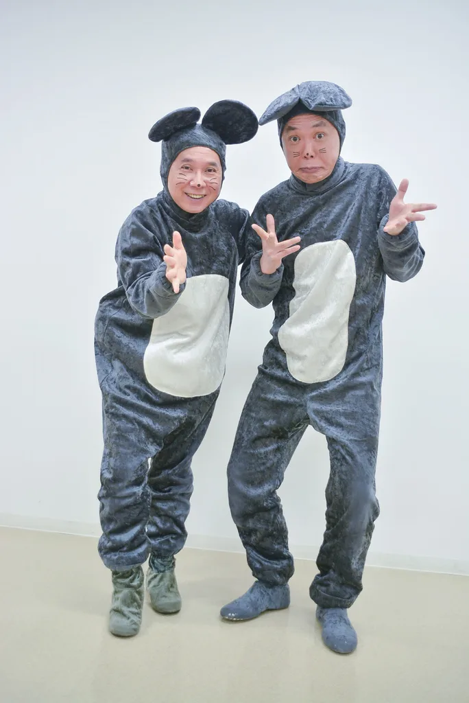 左から）爆チュー問題に扮した爆笑問題・田中裕二さん、太田光さん