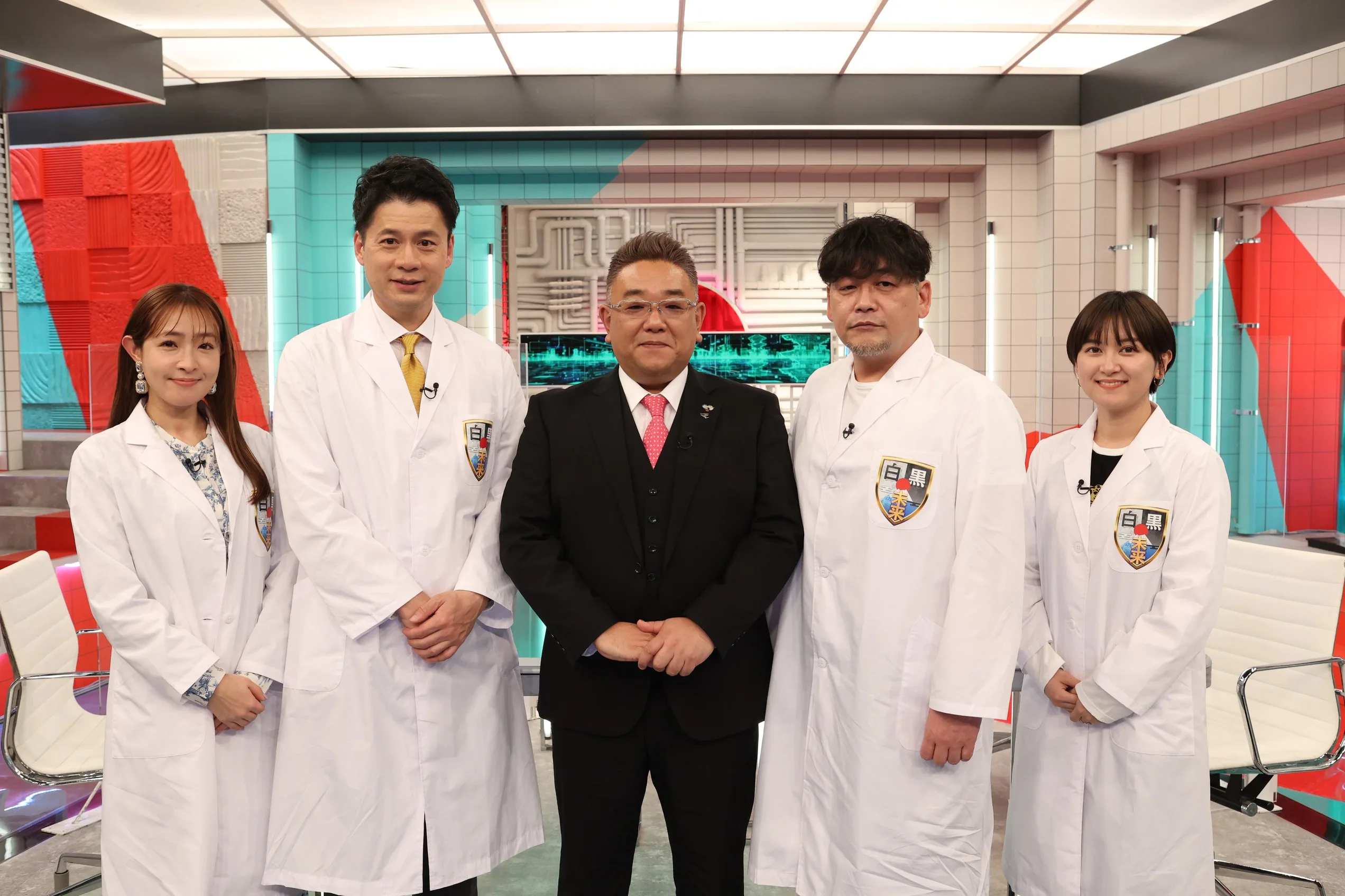 『サンド石井の ニッポン白い未来黒い未来』の（左から）左から）大沢あかね、石井亮次、伊達みきお、富澤たけし、サーヤ