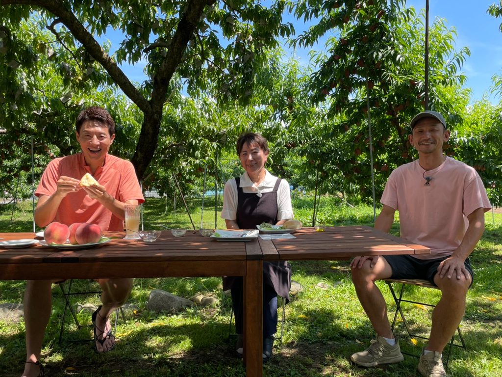 左から）松岡修造さん、中西農園・中西麗子さん、中西健さん