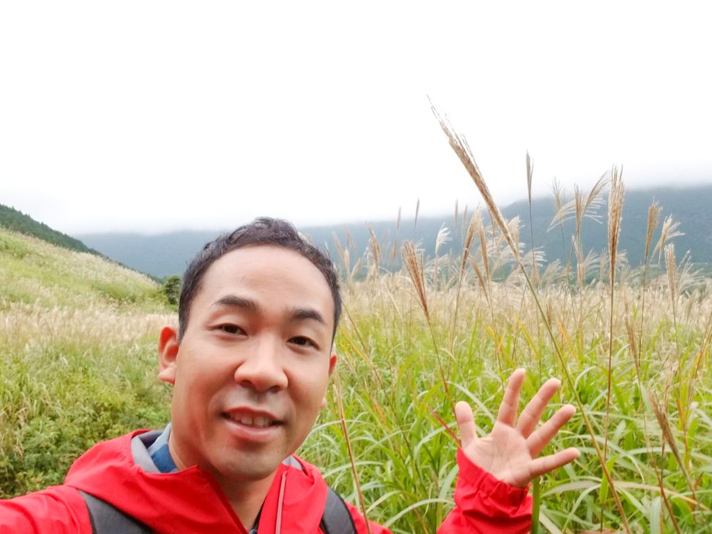 『とくダネ！』の取材で訪れた、箱根の仙石原。この時期は、ススキの穂波が風に揺られて美しいですが、花粉症の方は要対策！