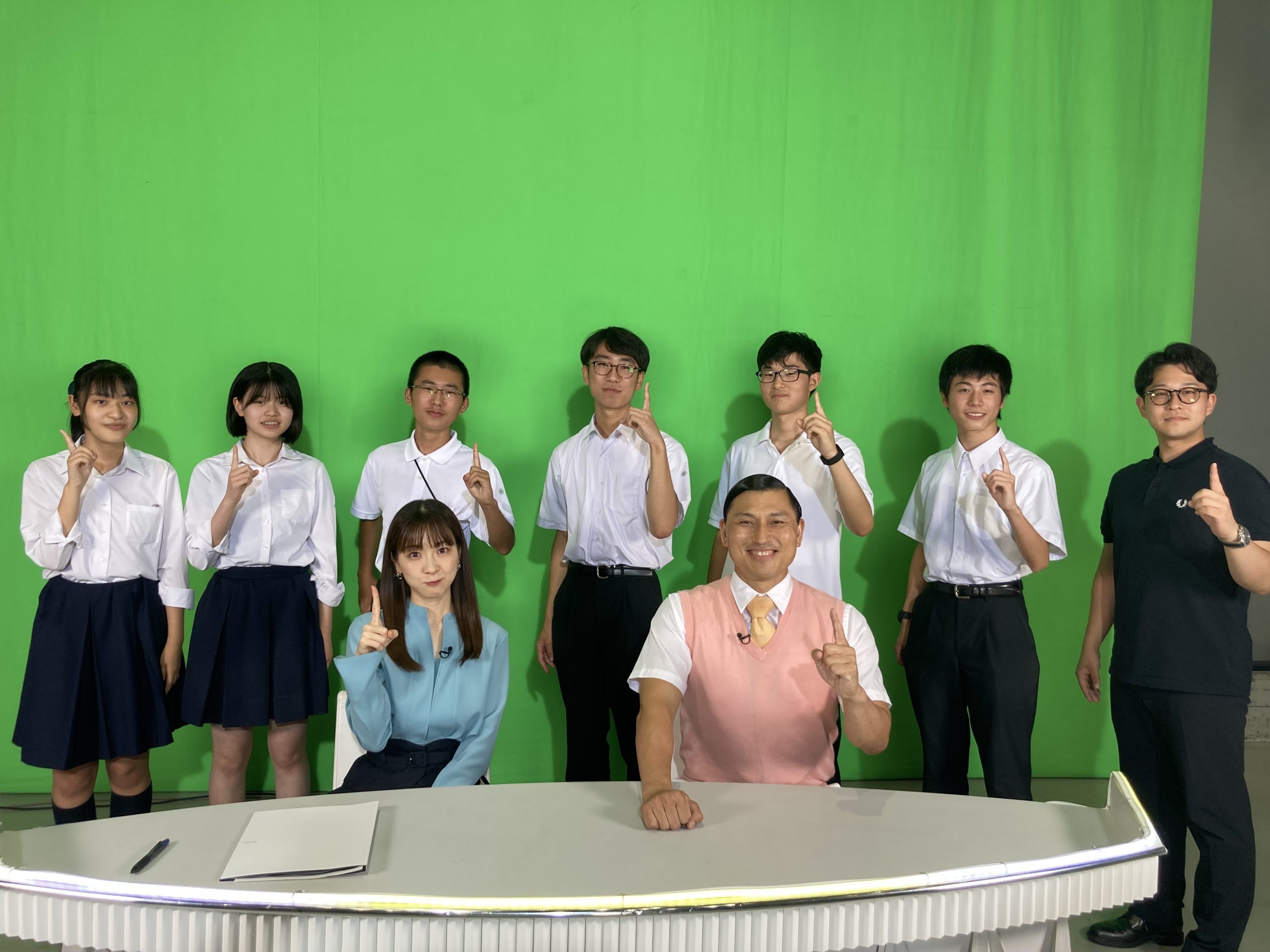 高校生が人生初のテレビ番組作りに挑んだ1ヵ月間に密着！『8フューチャー∞』