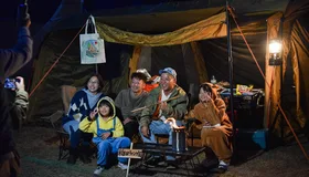 『西村キャンプ場大感謝祭』 番組初のリアルキャンプイベントに約1,000人の“にしむら〜”集う